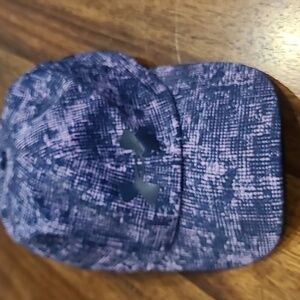 Under Armour Women's hat.  Excellent Condition